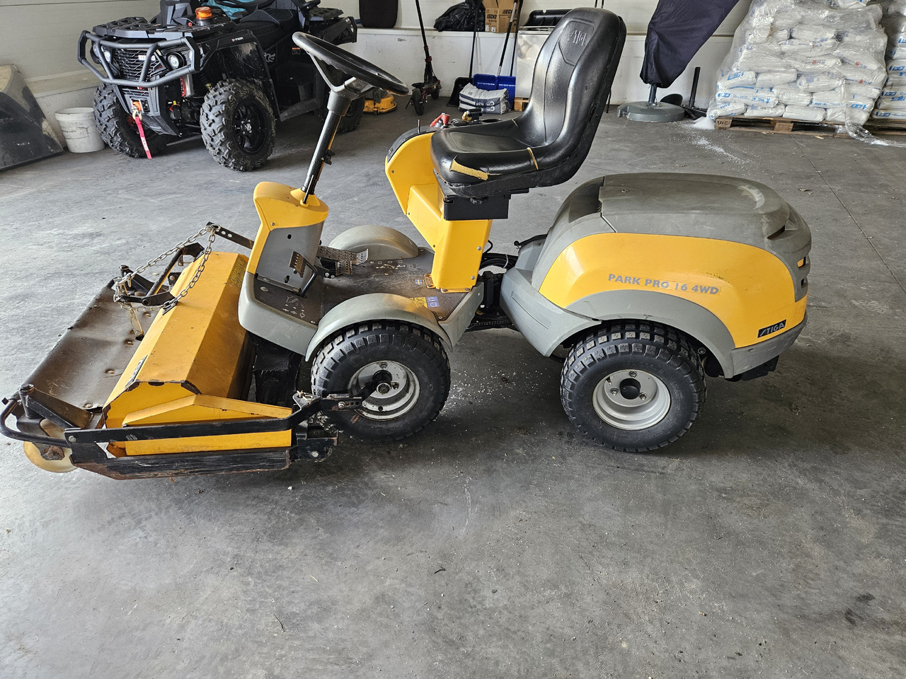 Stiga Park Pro 16 4WD - Lawn mower: picture 3 Stiga Park Pro 16 4WD - Lawn mower: picture 3