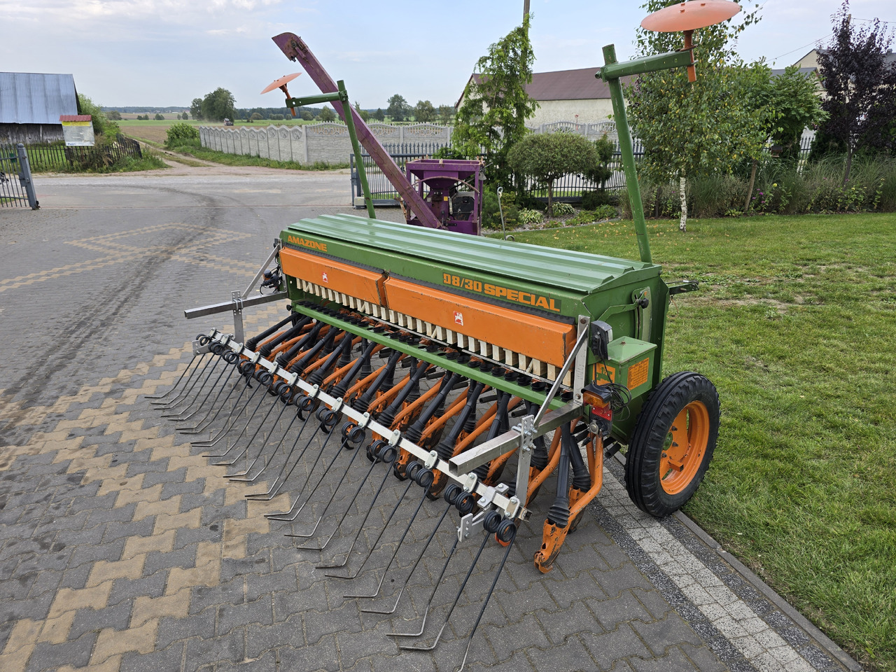 Amazone D8/30 SPECIAL - Sowing and planting equipment: picture 1 Amazone D8/30 SPECIAL - Sowing and planting equipment: picture 1