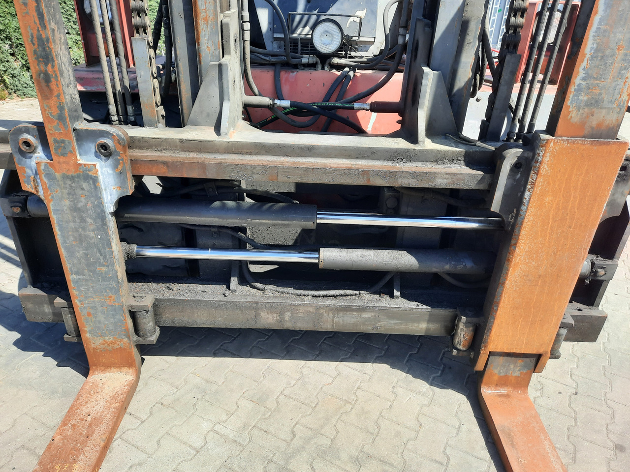 Kalmar DCD 100-6 - Diesel forklift: picture 2 Kalmar DCD 100-6 - Diesel forklift: picture 2