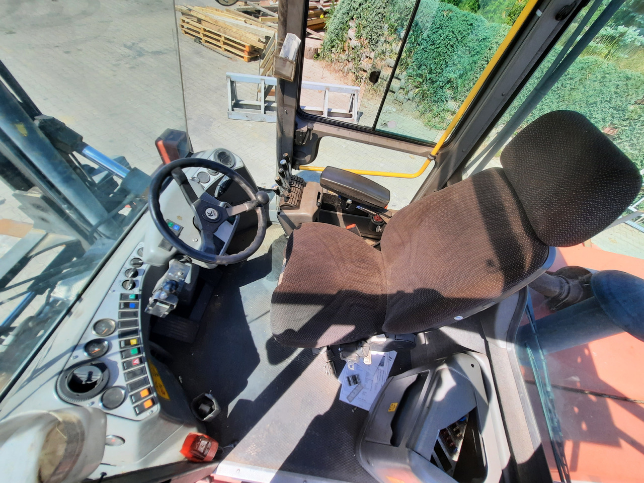 Kalmar DCD 100-6 - Diesel forklift: picture 4 Kalmar DCD 100-6 - Diesel forklift: picture 4