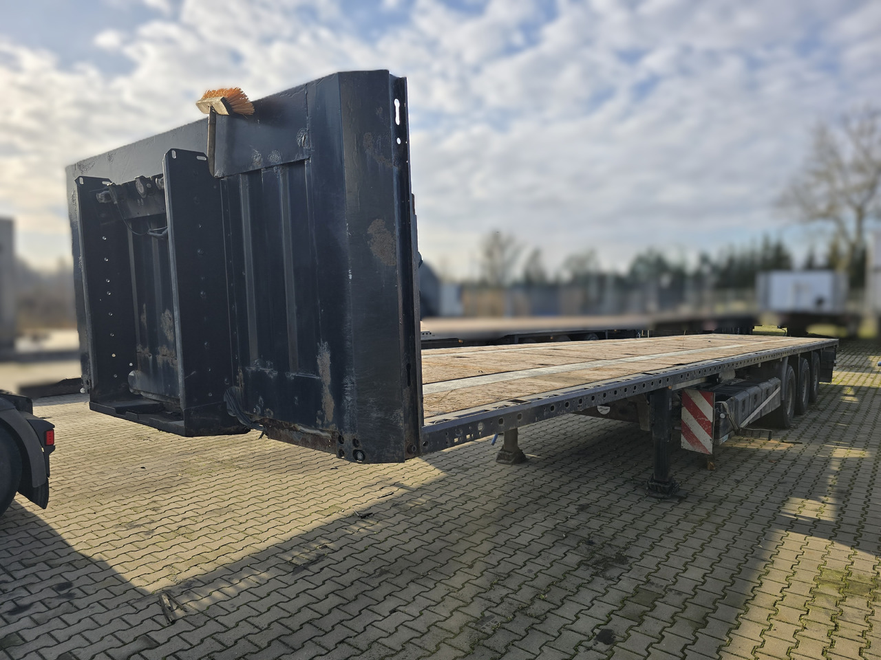 Kogel SN24 - Dropside/ Flatbed semi-trailer: picture 5 Kogel SN24 - Dropside/ Flatbed semi-trailer: picture 5