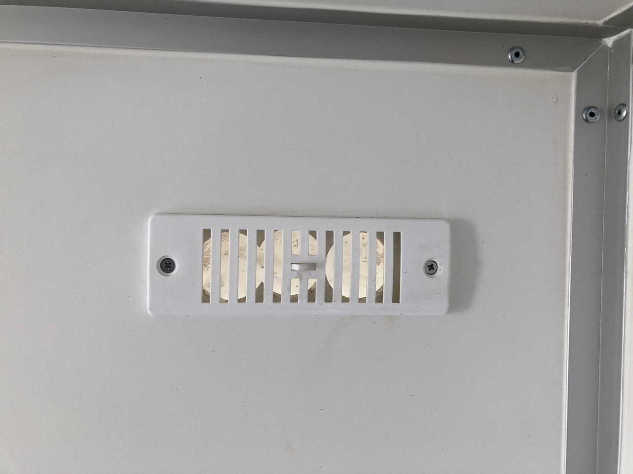 New Closed box trailer BLYSS F2730HTD Kofferanhänger: picture 17