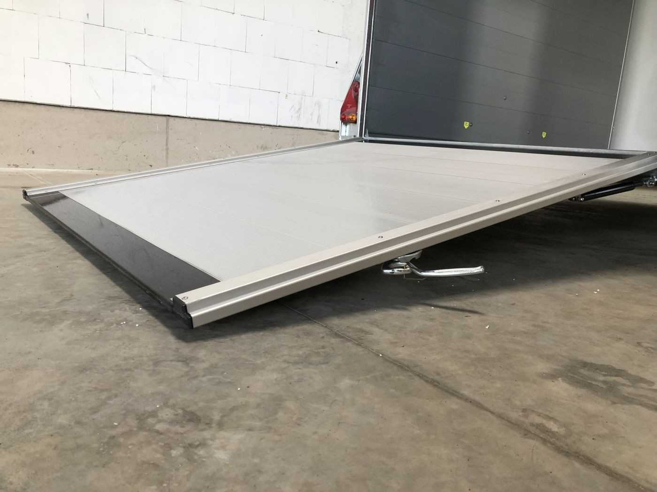 Leasing of CHEVAL LIBERTE DEBON C300 Roadster Kofferanhänger CHEVAL LIBERTE DEBON C300 Roadster Kofferanhänger: picture 6