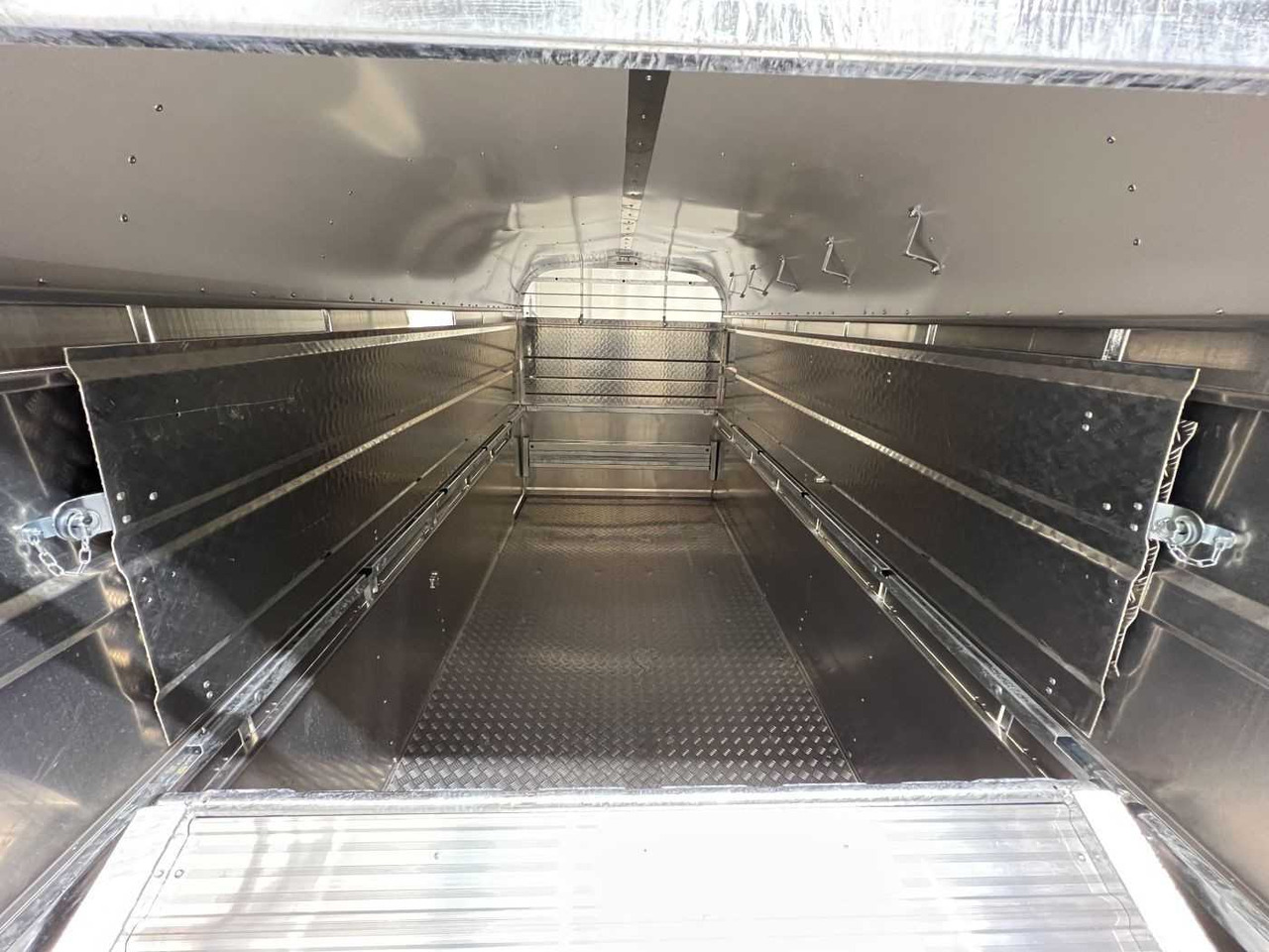 New Livestock trailer NUGENT L4318H-H-SD Viehanhänger: picture 12 New Livestock trailer NUGENT L4318H-H-SD Viehanhänger: picture 12