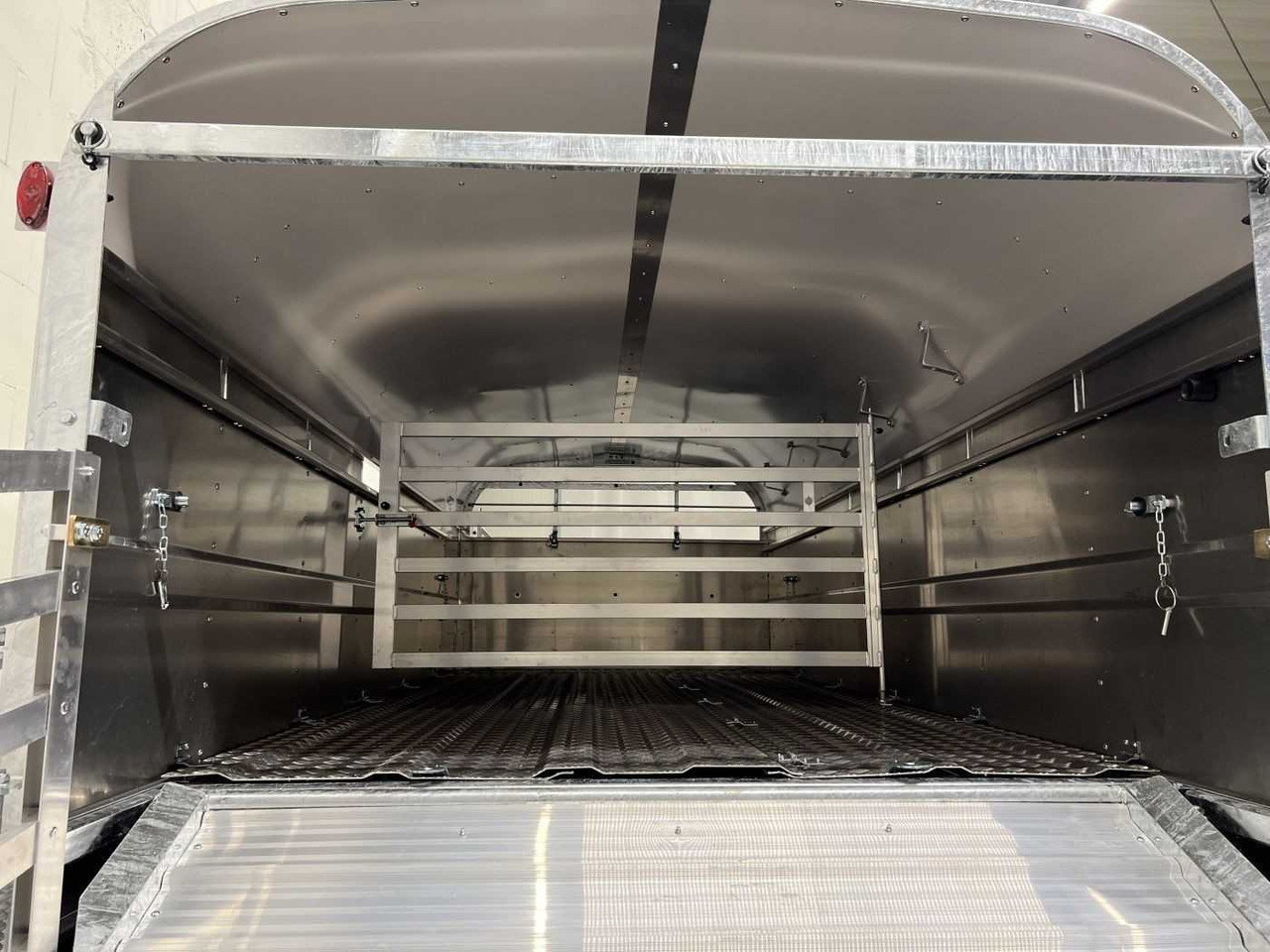 New Livestock trailer NUGENT L4318H-H-SD Viehanhänger: picture 8 New Livestock trailer NUGENT L4318H-H-SD Viehanhänger: picture 8