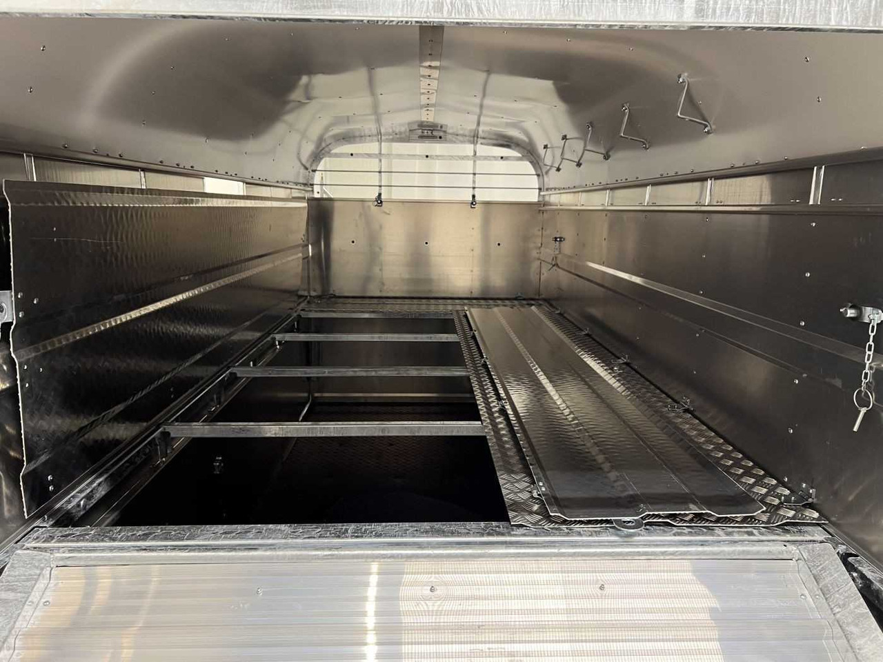 New Livestock trailer NUGENT L4318H-H-SD Viehanhänger: picture 10 New Livestock trailer NUGENT L4318H-H-SD Viehanhänger: picture 10