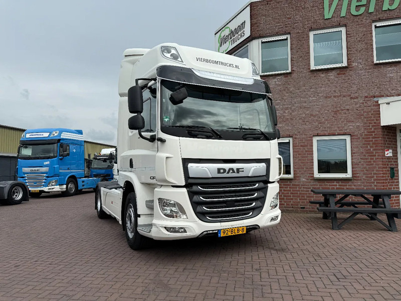 DAF CF 410 CF410 4X2 Spacecab - Distributie trekker - Mileuzone - Dealer onderhouden - apk 6-2026 - Tractor unit: picture 1 DAF CF 410 CF410 4X2 Spacecab - Distributie trekker - Mileuzone - Dealer onderhouden - apk 6-2026 - Tractor unit: picture 1
