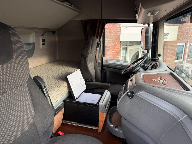 DAF XF 440 XF440 4X2 / hydrauliek / schuifschotel / alcoa / top staat / "BLACK BEAUTY" - Tractor unit: picture 4 DAF XF 440 XF440 4X2 / hydrauliek / schuifschotel / alcoa / top staat / "BLACK BEAUTY" - Tractor unit: picture 4