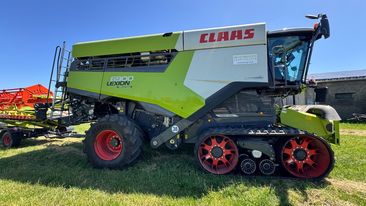 CLAAS Lexion 6900 TerraTrac 890 full Options - Combine harvester: picture 5 CLAAS Lexion 6900 TerraTrac 890 full Options - Combine harvester: picture 5