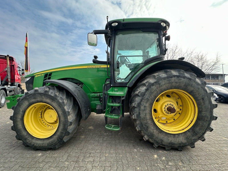 John Deere 8260R AutoPowr - Farm tractor: picture 5 John Deere 8260R AutoPowr - Farm tractor: picture 5