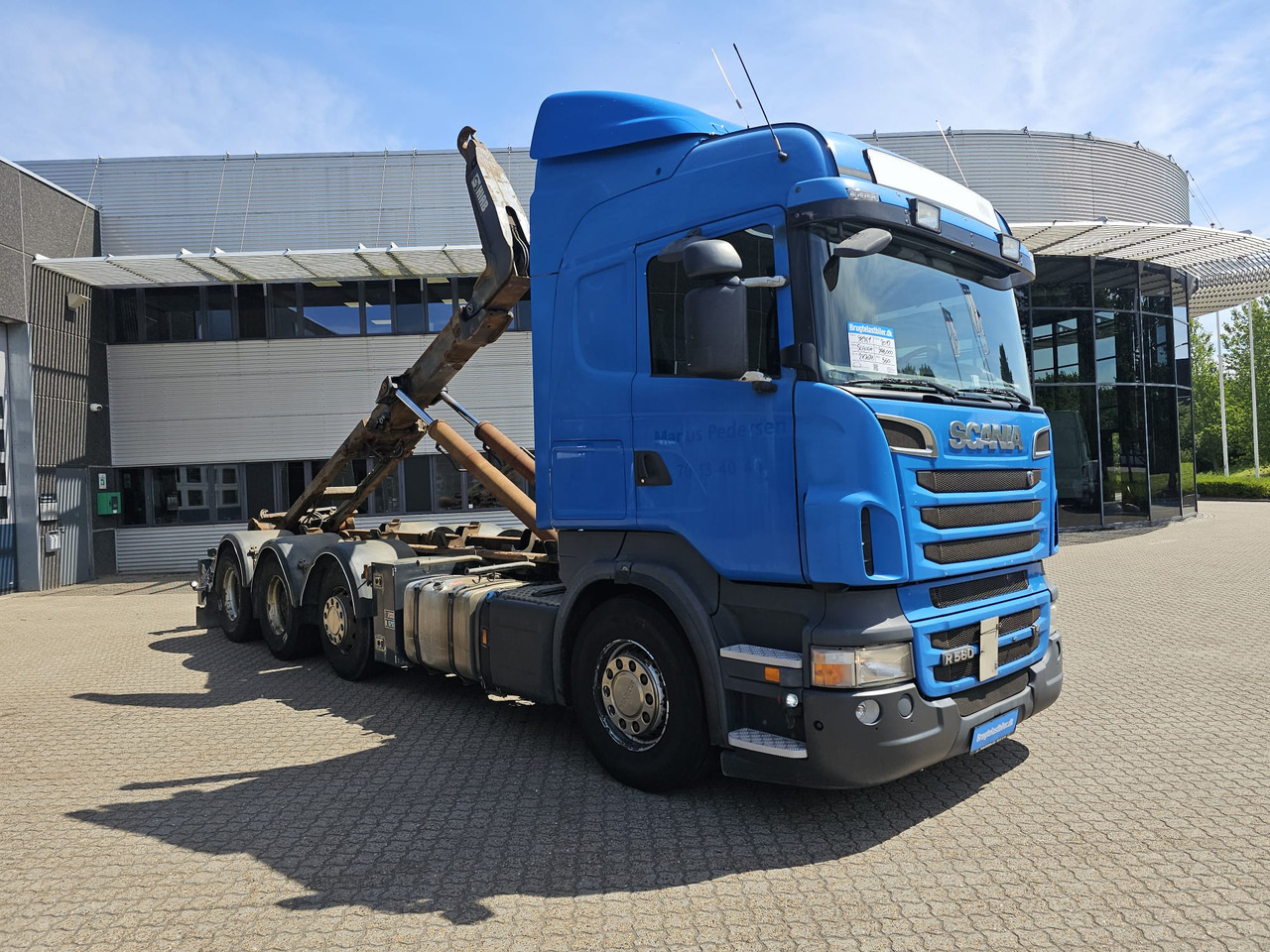Scania R560 8x2 - Hook lift truck: picture 2 Scania R560 8x2 - Hook lift truck: picture 2