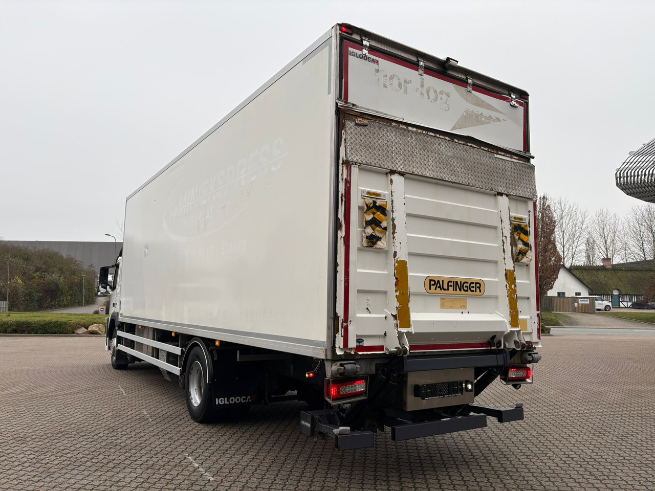 Volvo FM330 - Refrigerated truck: picture 4 Volvo FM330 - Refrigerated truck: picture 4