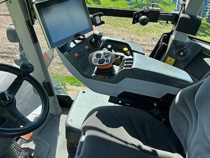 CLAAS Xerion 4200 Trac VC - Farm tractor: picture 2 CLAAS Xerion 4200 Trac VC - Farm tractor: picture 2