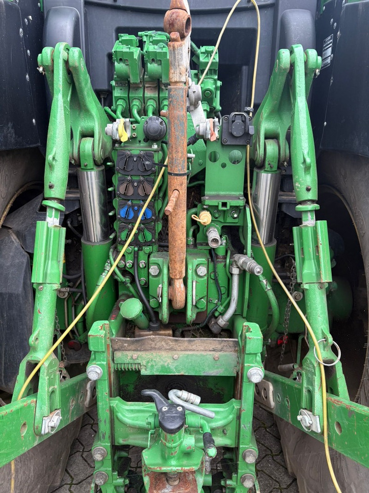 John Deere 6195R - Farm tractor: picture 2 John Deere 6195R - Farm tractor: picture 2