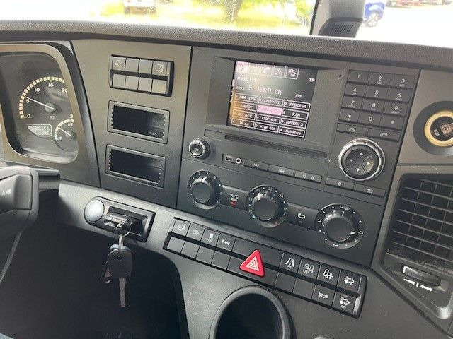 Leasing of  Mercedes-Benz Antos1835 Tiefkühlaufbau  Ladebordw. Thermoking Mercedes-Benz Antos1835 Tiefkühlaufbau  Ladebordw. Thermoking: picture 22 Leasing of  Mercedes-Benz Antos1835 Tiefkühlaufbau  Ladebordw. Thermoking Mercedes-Benz Antos1835 Tiefkühlaufbau  Ladebordw. Thermoking: picture 22