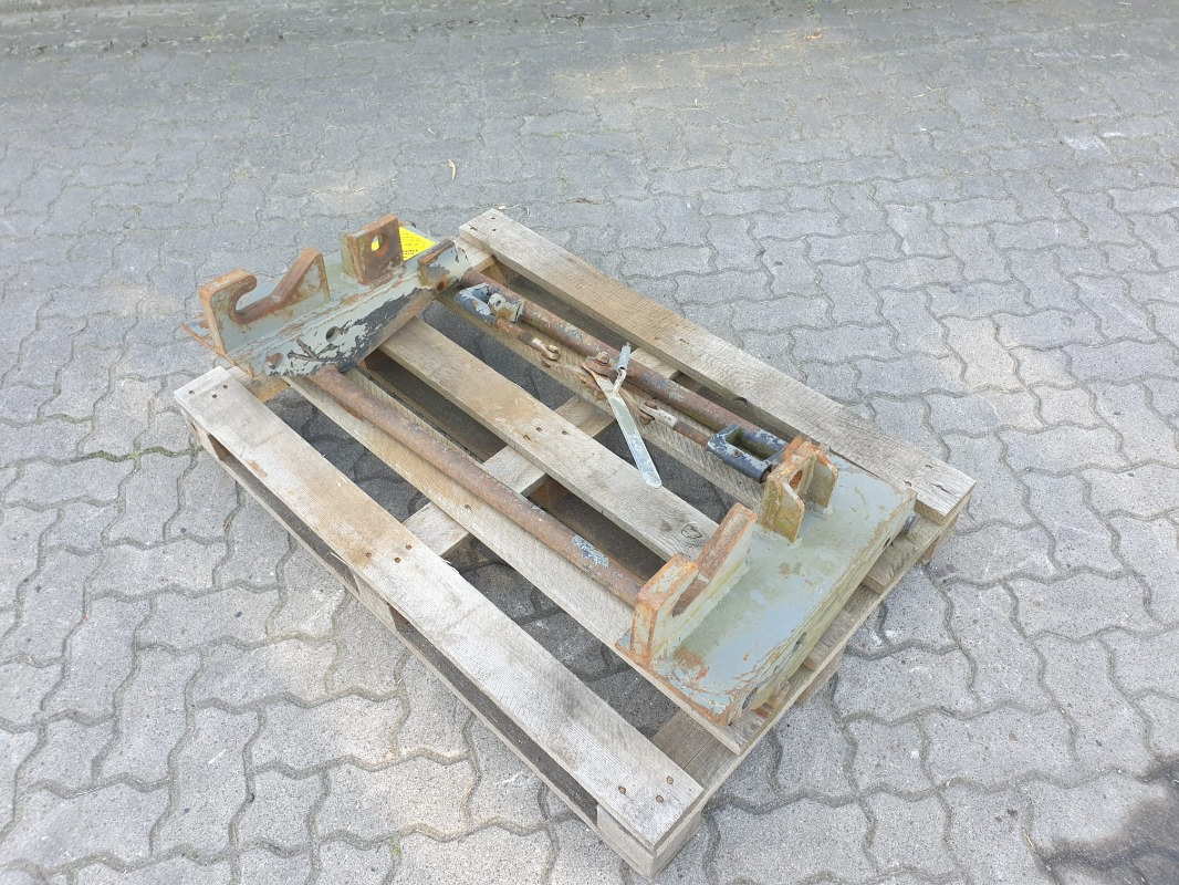 ADAPTERRAHMEN KRAMER / EURO - Front loader for tractor: picture 1 ADAPTERRAHMEN KRAMER / EURO - Front loader for tractor: picture 1
