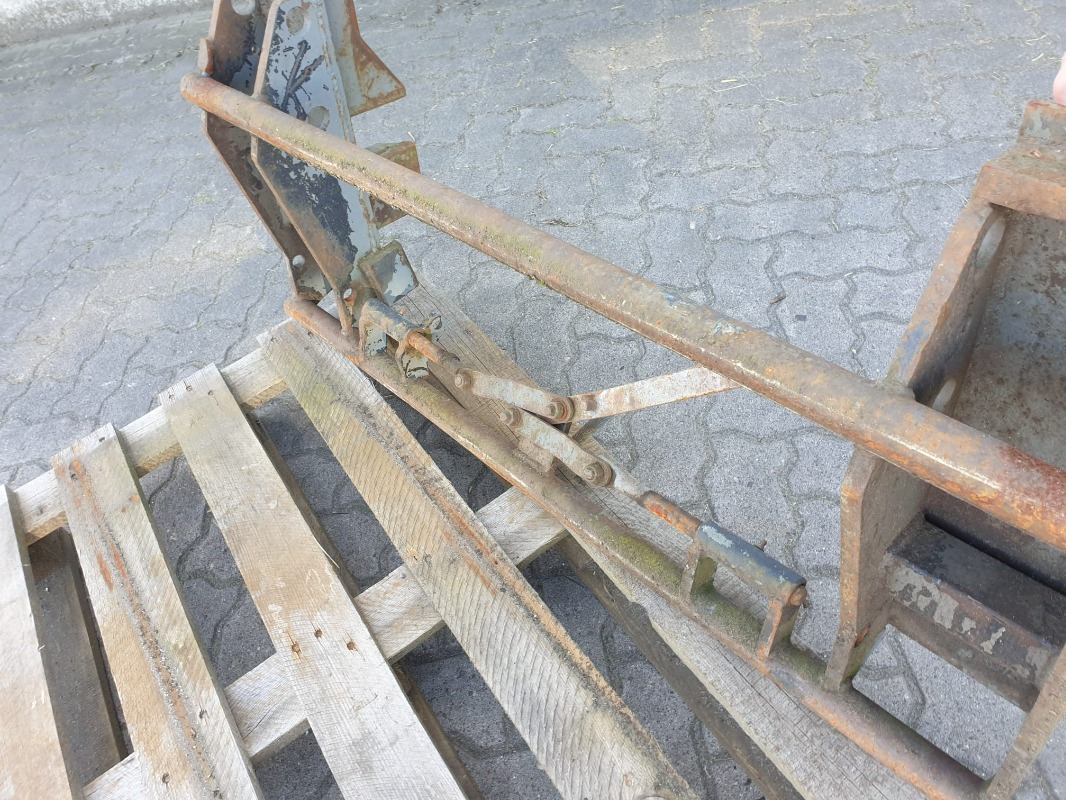 ADAPTERRAHMEN KRAMER / EURO - Front loader for tractor: picture 4 ADAPTERRAHMEN KRAMER / EURO - Front loader for tractor: picture 4