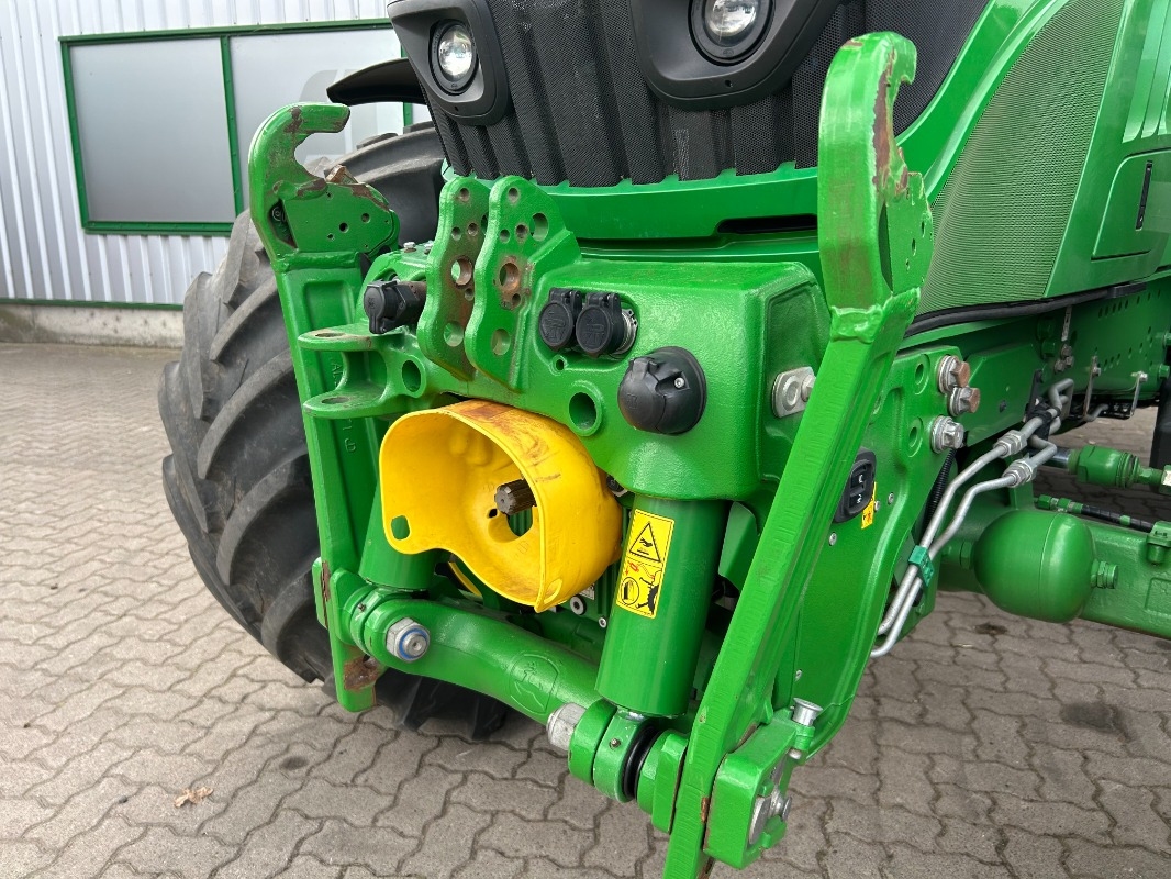 John Deere 6155R - Farm tractor: picture 5 John Deere 6155R - Farm tractor: picture 5