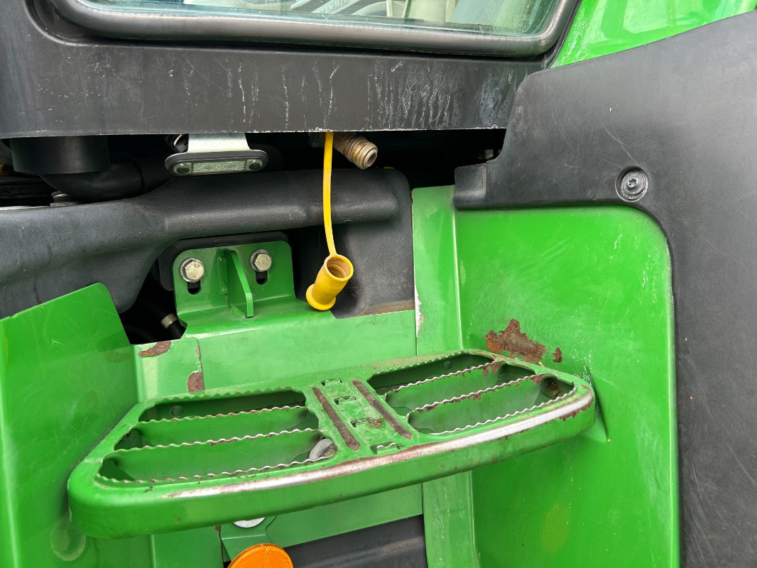 John Deere 6155R - Farm tractor: picture 2 John Deere 6155R - Farm tractor: picture 2