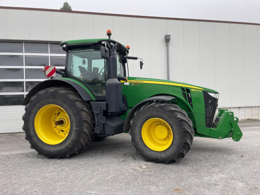 John Deere 8270R - Farm tractor: picture 3 John Deere 8270R - Farm tractor: picture 3