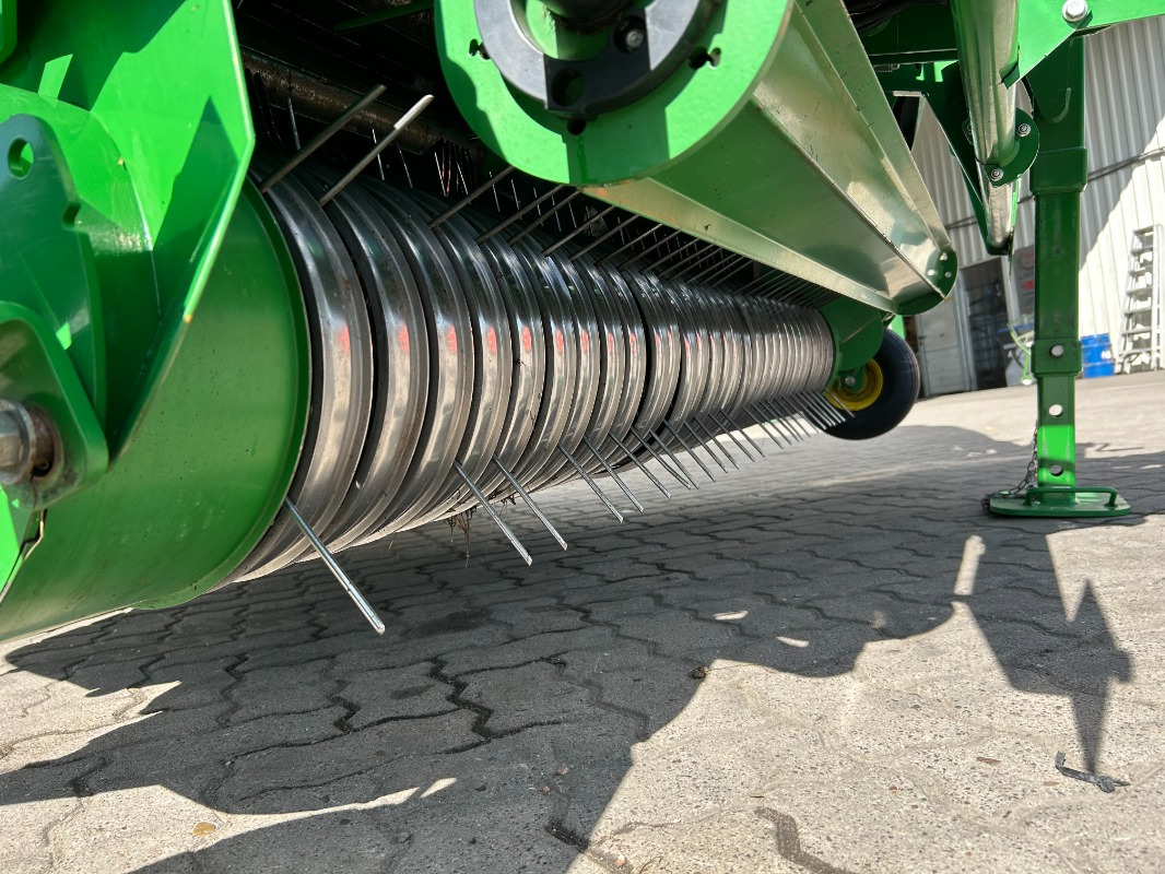 John Deere V461R - Bale wrapper: picture 5 John Deere V461R - Bale wrapper: picture 5