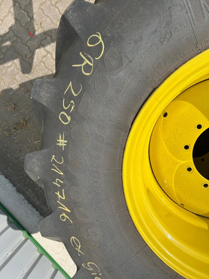 Michelin Kompletträder 710/70R42 600/70R30 - Tire for Agricultural machinery: picture 4 Michelin Kompletträder 710/70R42 600/70R30 - Tire for Agricultural machinery: picture 4