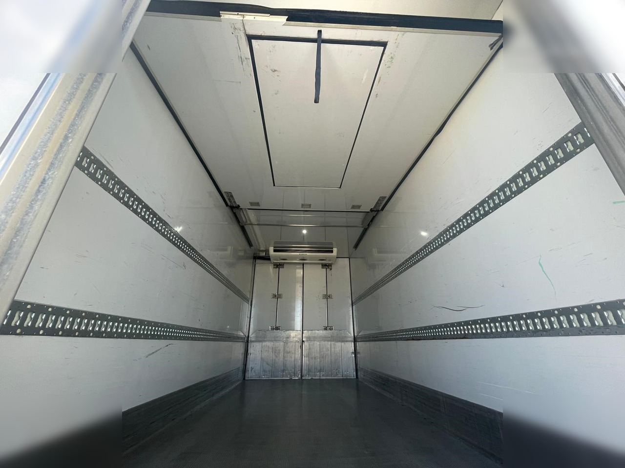 FAST - Refrigerated trailer: picture 5 FAST - Refrigerated trailer: picture 5