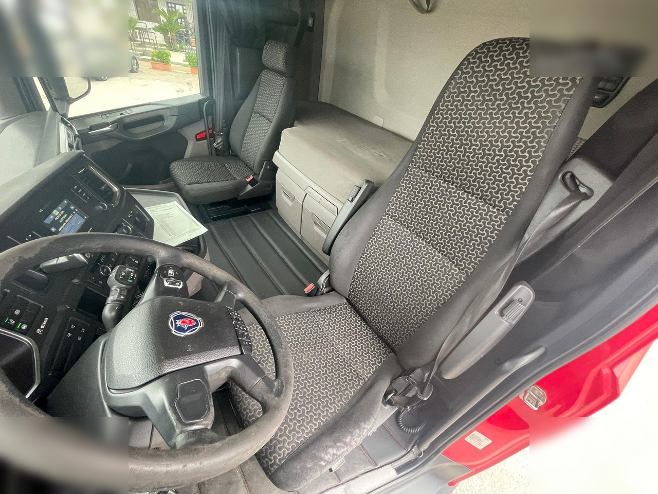 SCANIA R450 - Curtain side truck: picture 5 SCANIA R450 - Curtain side truck: picture 5