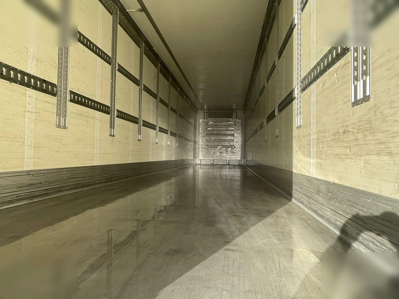 SCHMITZ CARGOBULL - Refrigerated semi-trailer: picture 3 SCHMITZ CARGOBULL - Refrigerated semi-trailer: picture 3