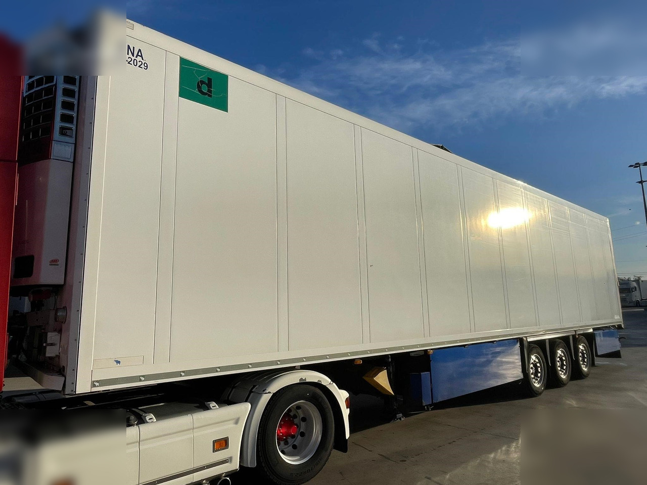 SCHMITZ CARGOBULL - Refrigerated semi-trailer: picture 1 SCHMITZ CARGOBULL - Refrigerated semi-trailer: picture 1
