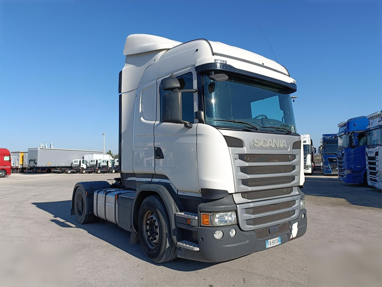 Tractor unit SCANIA R490: picture 1
