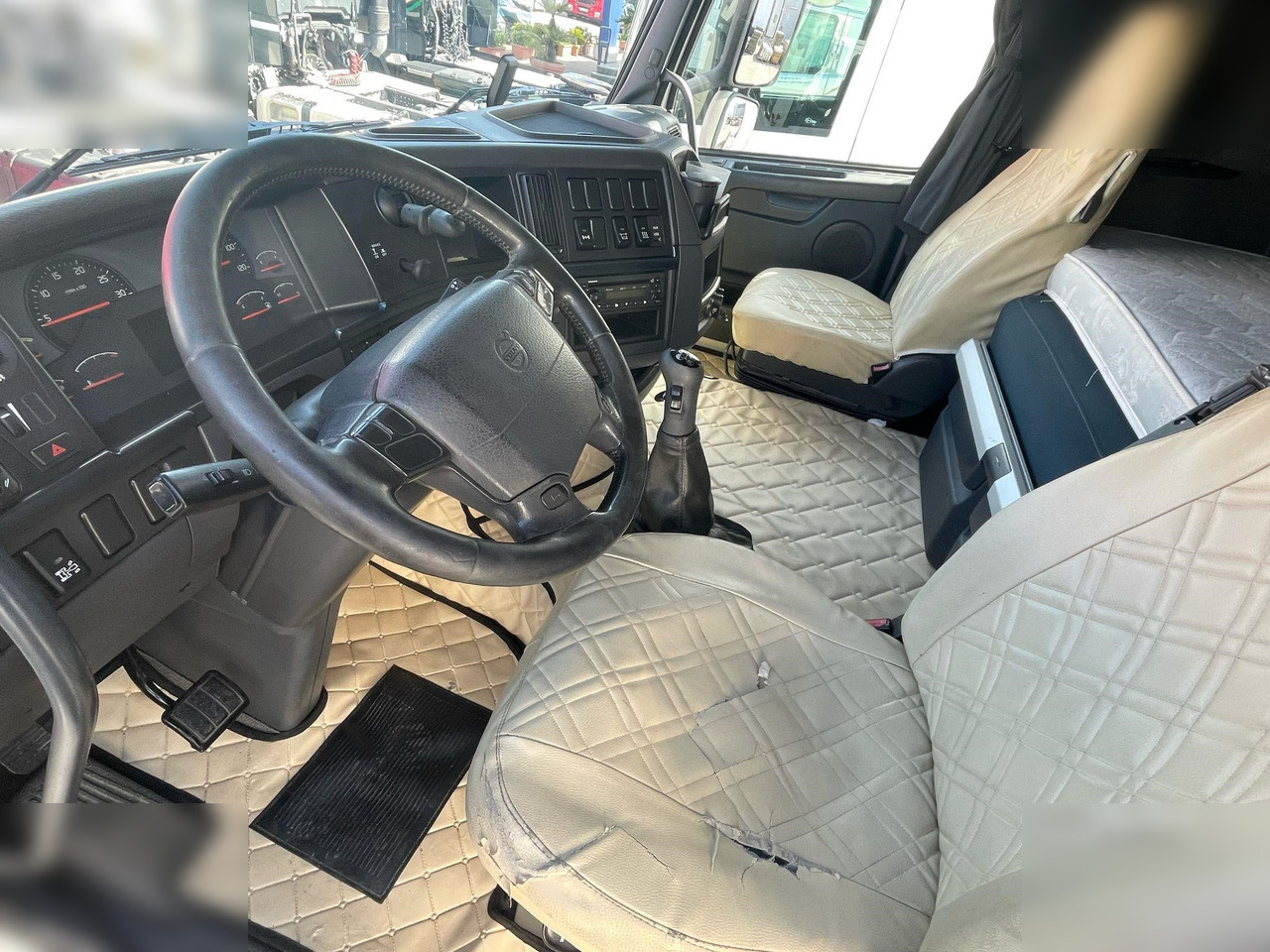 VOLVO FH12 - Tractor unit: picture 4 VOLVO FH12 - Tractor unit: picture 4
