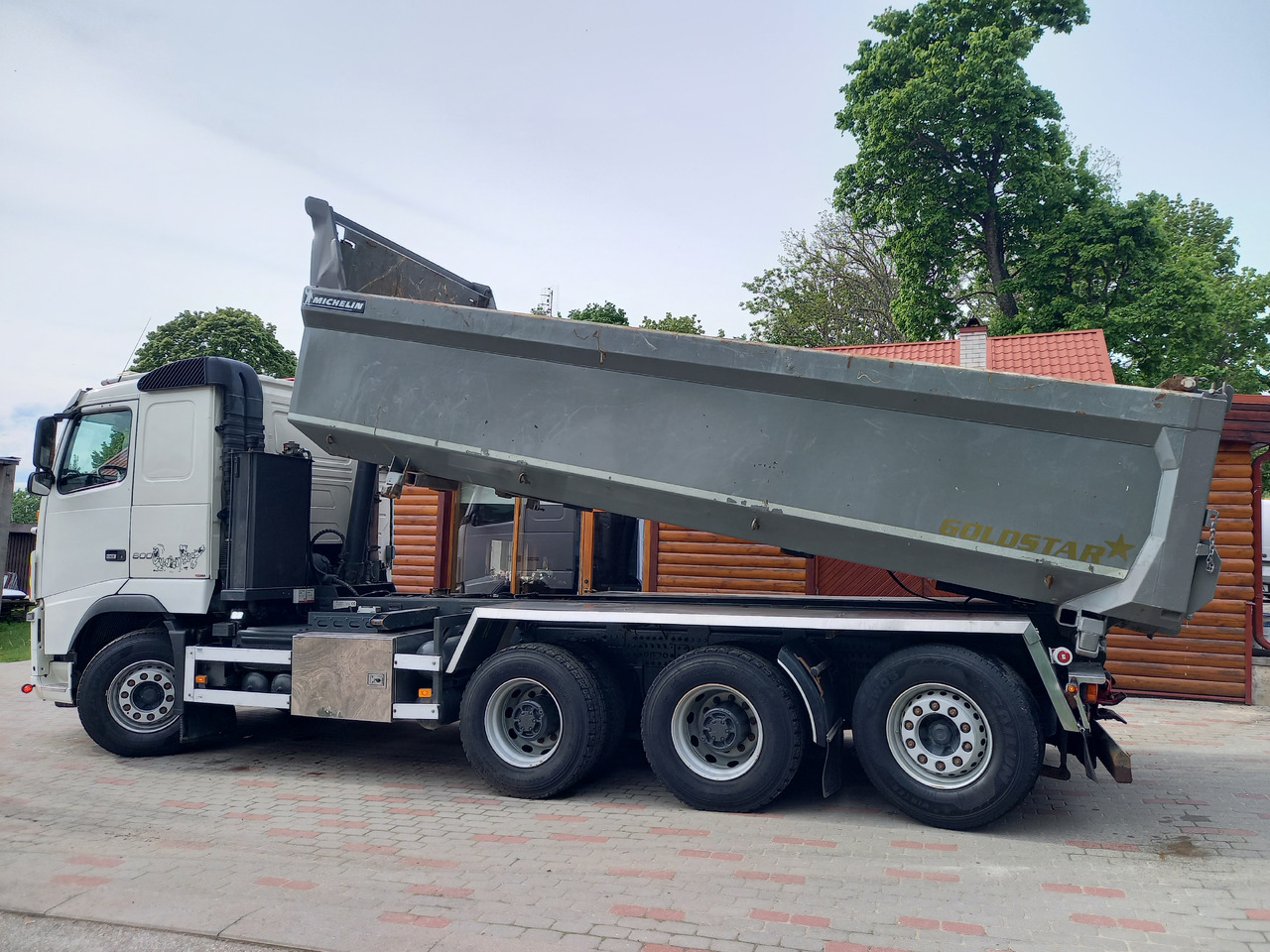 VOLVO FH16, 8x4, BIG AXLES, RETARDER, GW 39500 KG - Tipper: picture 2 VOLVO FH16, 8x4, BIG AXLES, RETARDER, GW 39500 KG - Tipper: picture 2