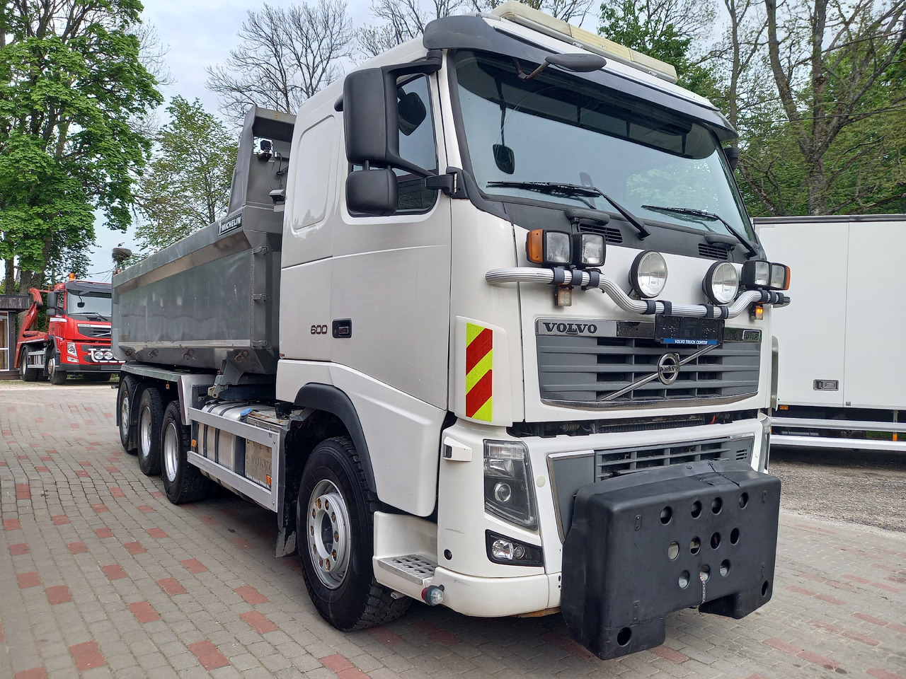 VOLVO FH16, 8x4, BIG AXLES, RETARDER, GW 39500 KG - Tipper: picture 5 VOLVO FH16, 8x4, BIG AXLES, RETARDER, GW 39500 KG - Tipper: picture 5