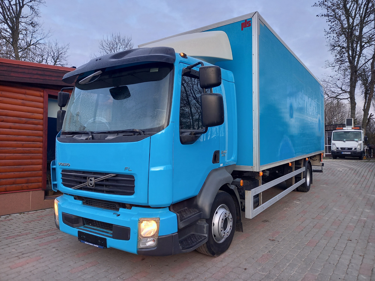 VOLVO FL 240, 4x2, GW 16000 KG - Isothermal truck: picture 3 VOLVO FL 240, 4x2, GW 16000 KG - Isothermal truck: picture 3