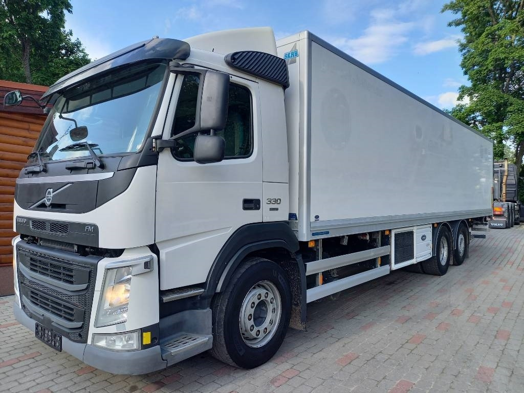 Volvo FM 330, 6x2, CARRIER SUPRA 950 U - Refrigerated truck: picture 1 Volvo FM 330, 6x2, CARRIER SUPRA 950 U - Refrigerated truck: picture 1