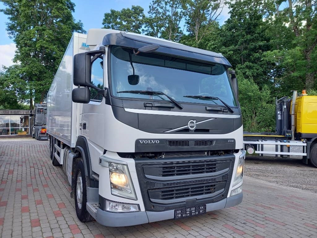Volvo FM 330, 6x2, CARRIER SUPRA 950 U - Refrigerated truck: picture 4 Volvo FM 330, 6x2, CARRIER SUPRA 950 U - Refrigerated truck: picture 4