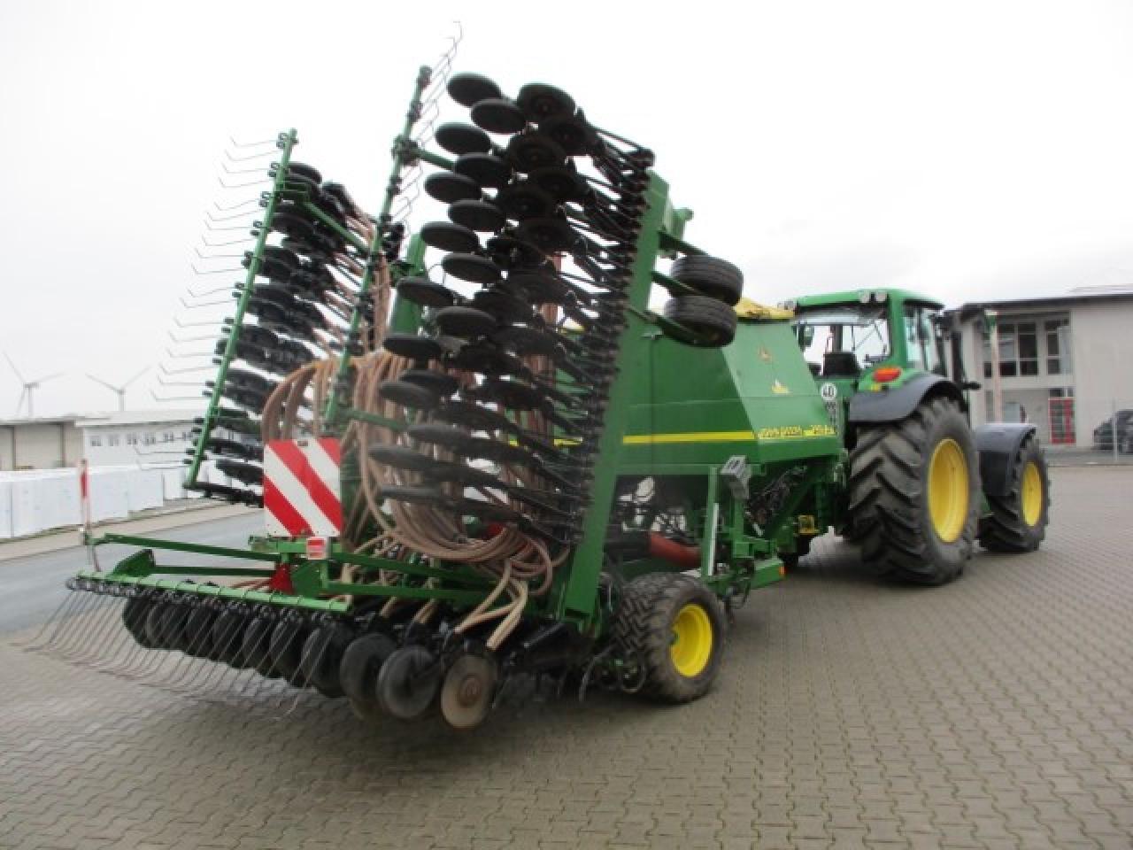 John Deere 740 A Isobus - Seed drill: picture 4 John Deere 740 A Isobus - Seed drill: picture 4