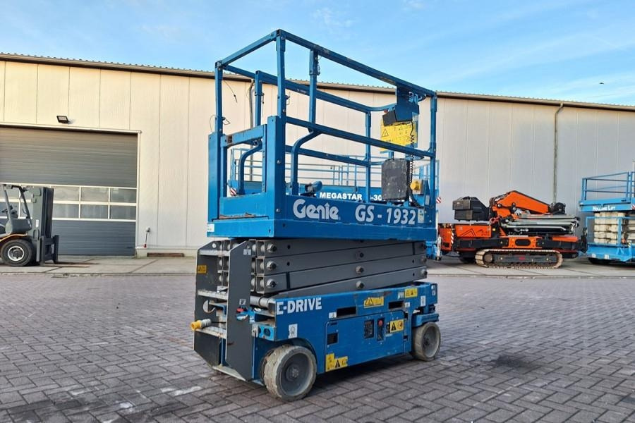 Genie GS1932 E-Drive Several In Stock, 8m Working Height - Scissor lift: picture 2 Genie GS1932 E-Drive Several In Stock, 8m Working Height - Scissor lift: picture 2
