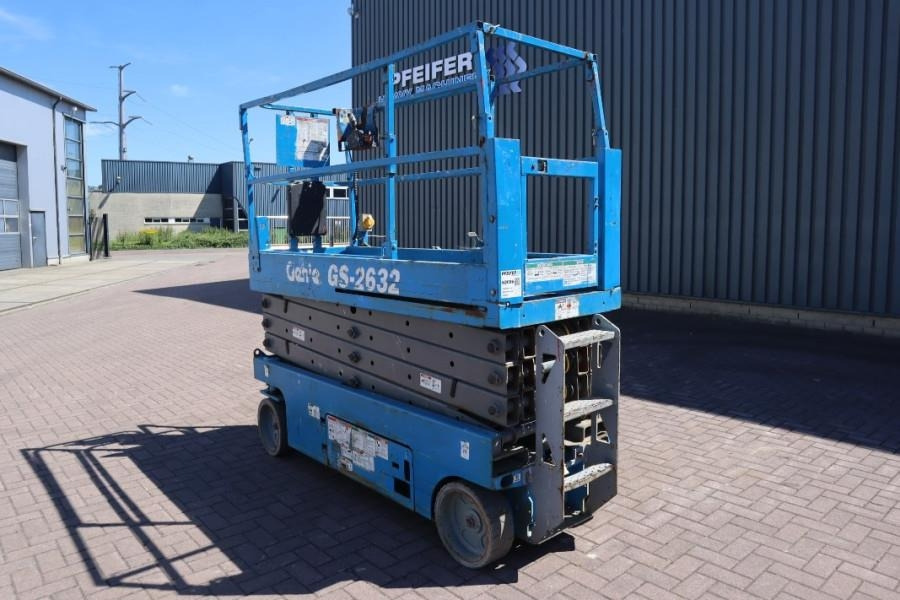 Genie GS2632 Electric, Working Height 10m, 227kg Capacit - Scissor lift: picture 2 Genie GS2632 Electric, Working Height 10m, 227kg Capacit - Scissor lift: picture 2