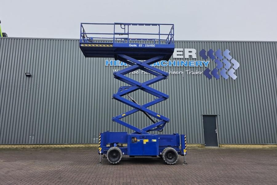 Genie GS3369DC Electric, 11.9m Working Height, 454kg Cap - Scissor lift: picture 3 Genie GS3369DC Electric, 11.9m Working Height, 454kg Cap - Scissor lift: picture 3