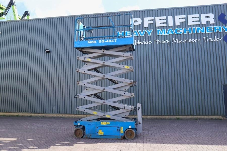 Genie GS4047 Electric, 14m Working Height, 350kg Capacit  - Scissor lift: picture 3 Genie GS4047 Electric, 14m Working Height, 350kg Capacit  - Scissor lift: picture 3