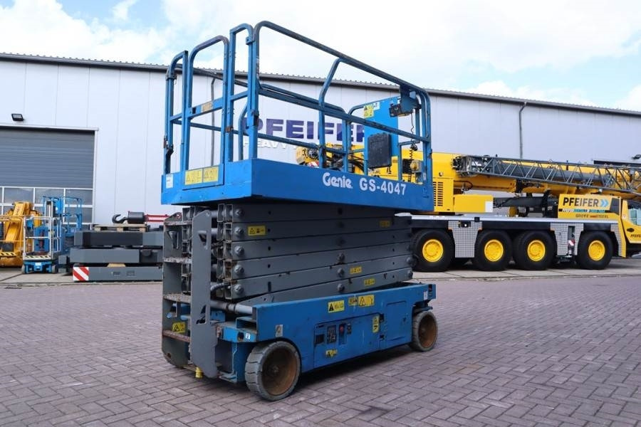 Genie GS4047 Electric, 14m Working Height, 350kg Capacit  - Scissor lift: picture 2 Genie GS4047 Electric, 14m Working Height, 350kg Capacit  - Scissor lift: picture 2