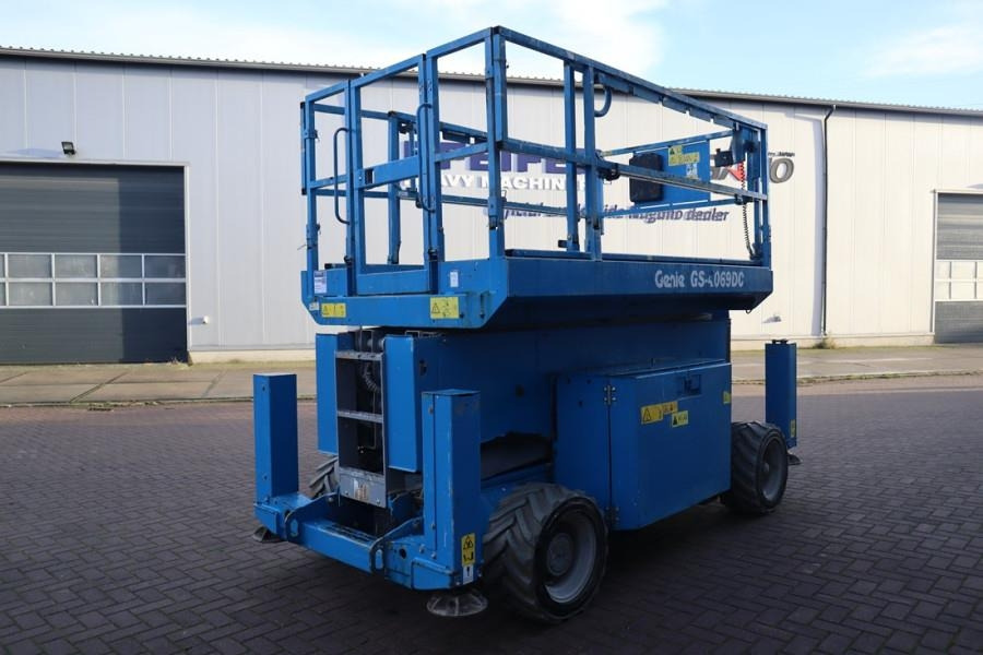Genie GS4069DC Electric, 14m Working Height, 363kg Capac - Scissor lift: picture 2 Genie GS4069DC Electric, 14m Working Height, 363kg Capac - Scissor lift: picture 2