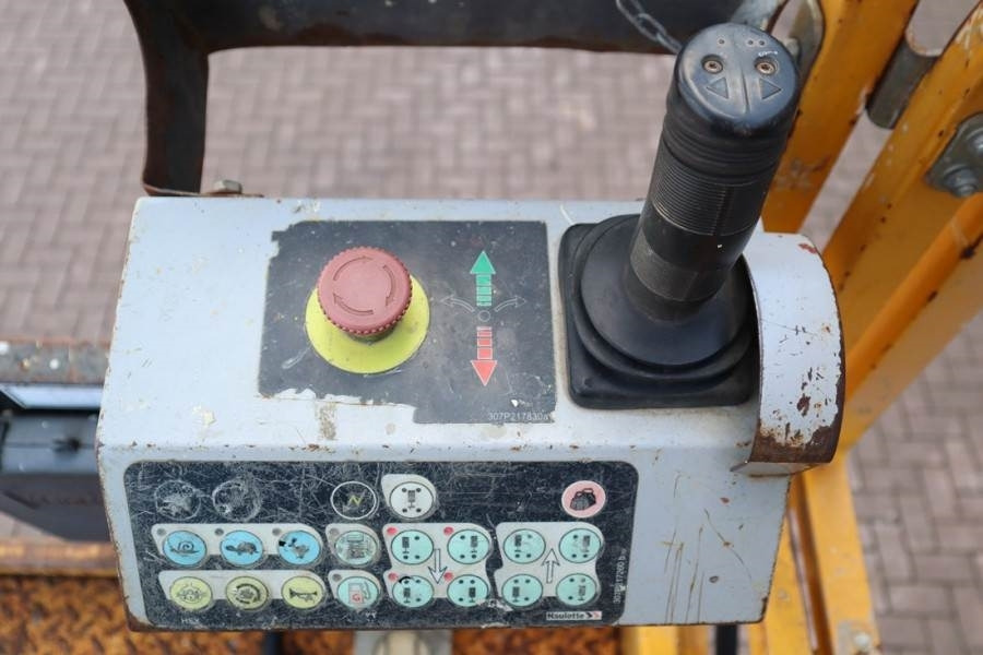 Haulotte H15SXL Diesel, 4x4 Drive, 15m Working Height, 500k  - Scissor lift: picture 4 Haulotte H15SXL Diesel, 4x4 Drive, 15m Working Height, 500k  - Scissor lift: picture 4