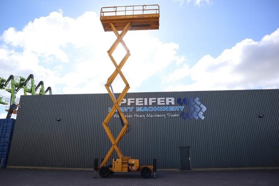 Haulotte H15SXL Diesel, 4x4 Drive, 15m Working Height, 500k  - Scissor lift: picture 3 Haulotte H15SXL Diesel, 4x4 Drive, 15m Working Height, 500k  - Scissor lift: picture 3