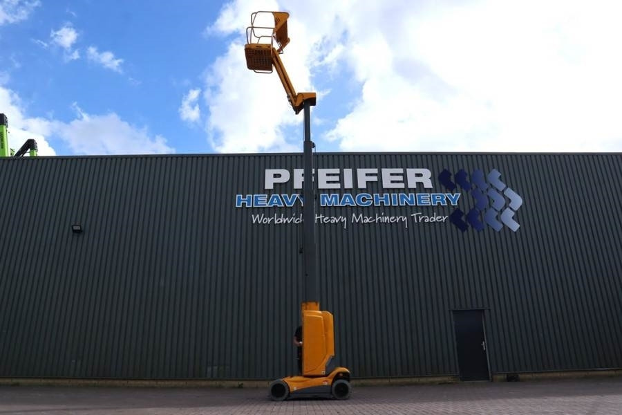 Haulotte STAR 10 Electric, 10m Working Height, 3m Reach, 20  - Scissor lift: picture 3 Haulotte STAR 10 Electric, 10m Working Height, 3m Reach, 20  - Scissor lift: picture 3