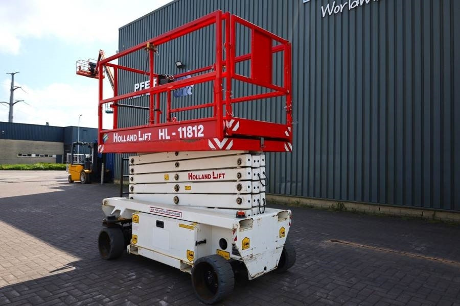 Scissor lift Holland Lift Ecostar HL-11812 Electric, 14m Working Height, 300: picture 8 Scissor lift Holland Lift Ecostar HL-11812 Electric, 14m Working Height, 300: picture 8