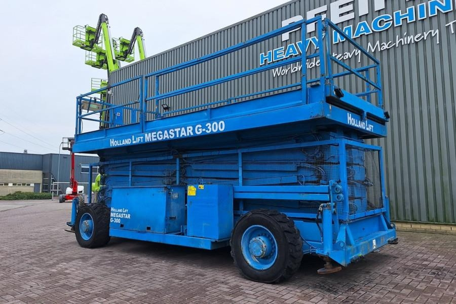 Scissor lift Holland Lift Megastar G300 Diesel, 4x4x4 Drive, 33.5m Working H: picture 8 Scissor lift Holland Lift Megastar G300 Diesel, 4x4x4 Drive, 33.5m Working H: picture 8