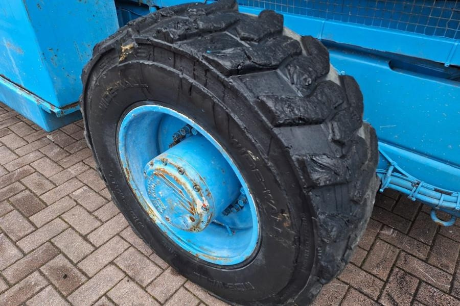 Scissor lift Holland Lift Megastar G300 Diesel, 4x4x4 Drive, 33.5m Working H: picture 11 Scissor lift Holland Lift Megastar G300 Diesel, 4x4x4 Drive, 33.5m Working H: picture 11